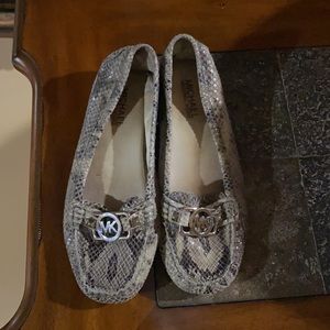 Size 6 flats With small heel